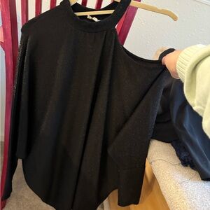 Main Strip Elegant Black Top